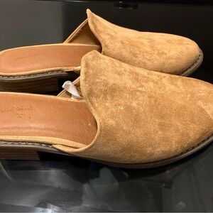 Universal Thread Tan Suede Slide Mules